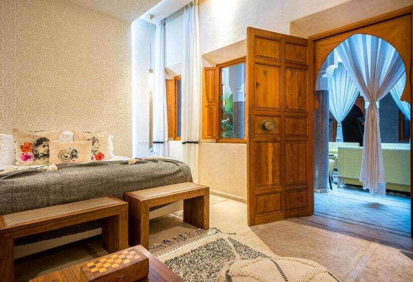 سوییت, Riad Houma