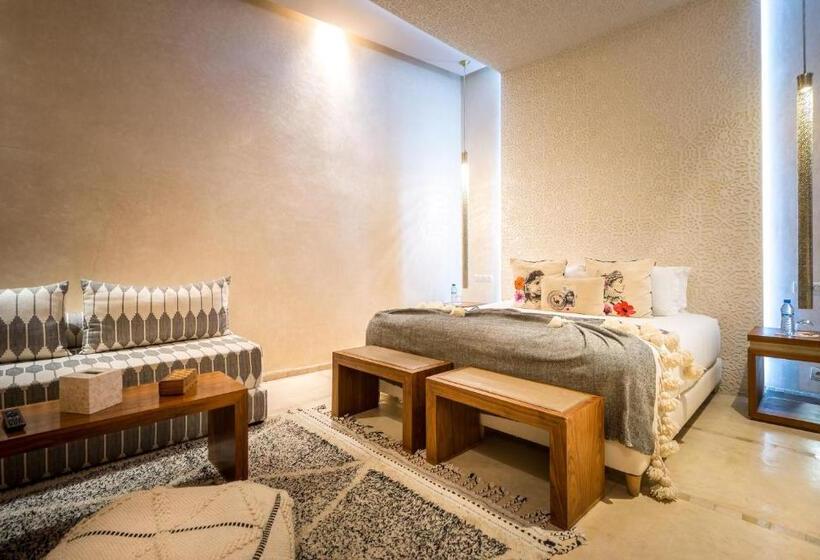 سوییت, Riad Houma