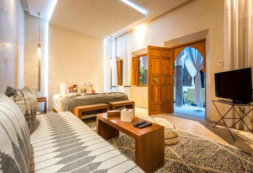 سوییت, Riad Houma