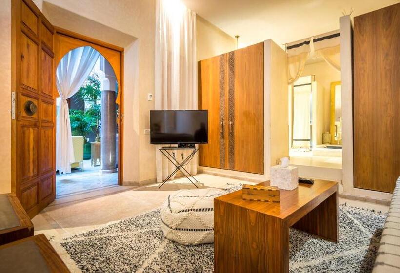 سوییت, Riad Houma