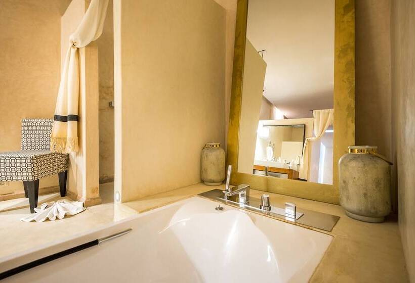 سوییت, Riad Houma