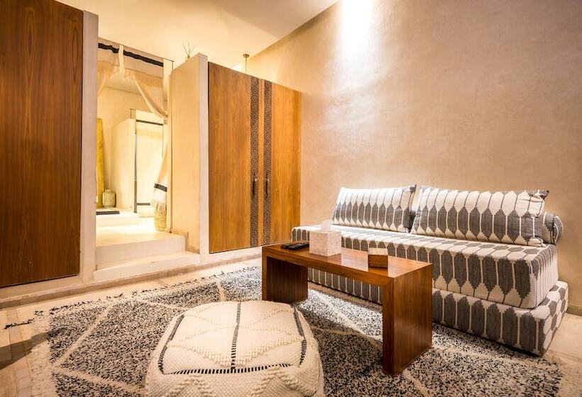 سوییت, Riad Houma