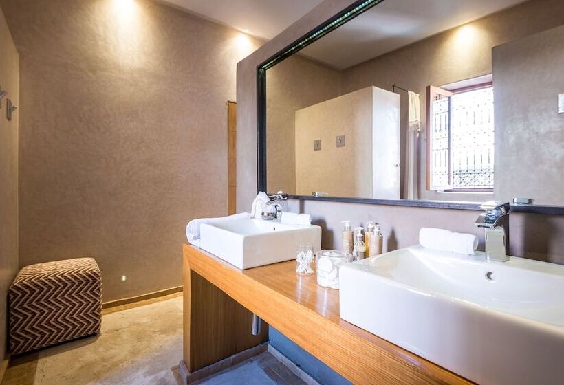 اتاق لوکس, Riad Houma