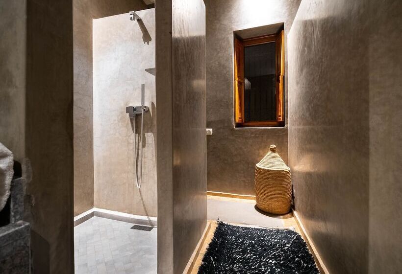 سوییت, Riad Houma