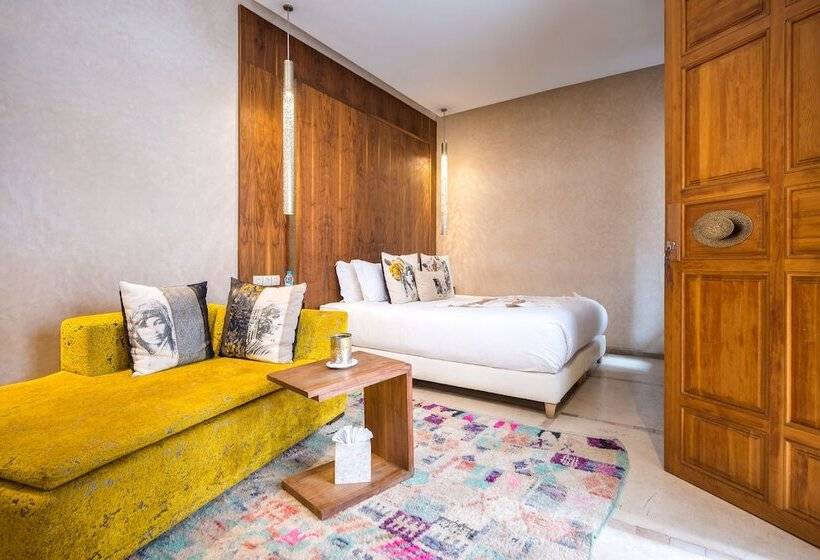 سوییت, Riad Houma