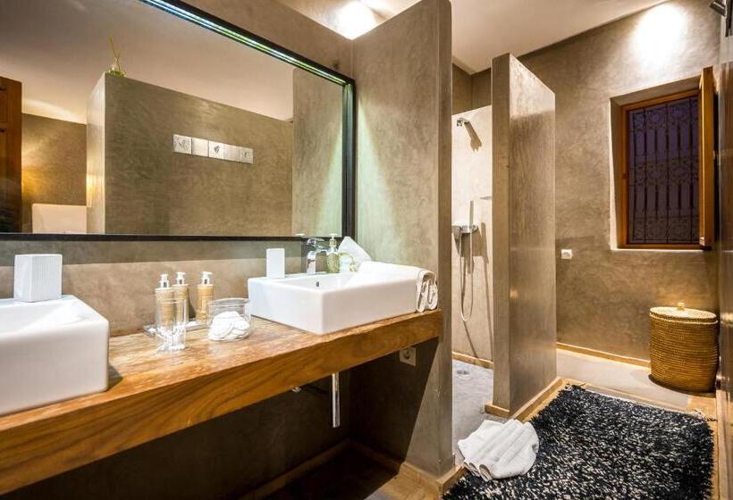 اتاق لوکس, Riad Houma