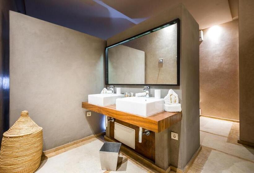 اتاق لوکس, Riad Houma