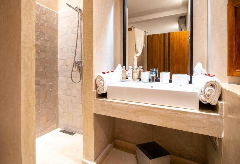 سوییت, Riad Houma