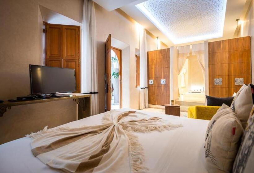 سوییت, Riad Houma