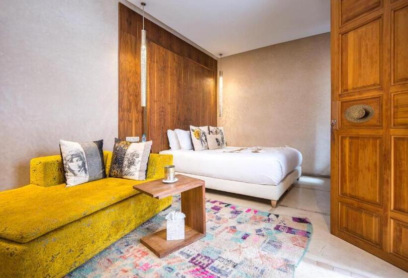 سوییت, Riad Houma