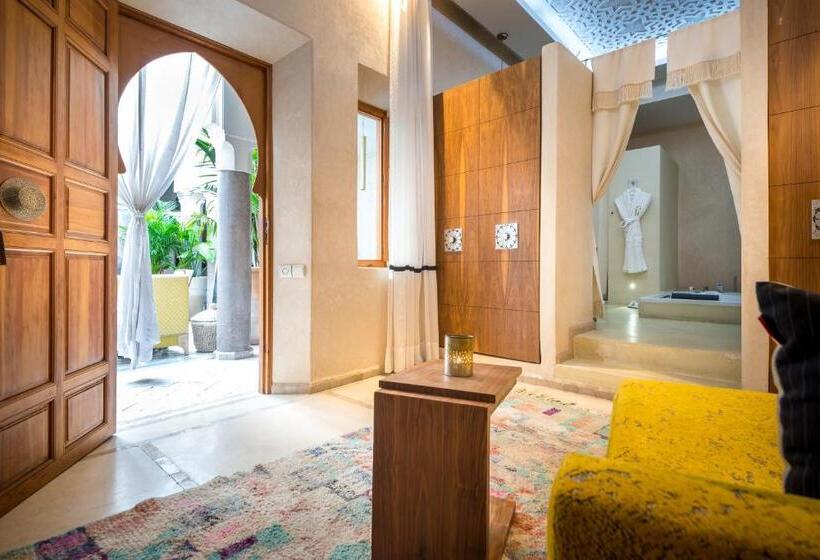 سوییت, Riad Houma