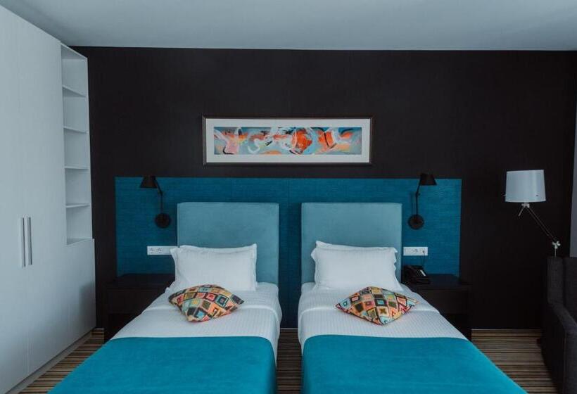 اتاق سه نفره دلوکس با چشم‌انداز دریا, Aparthotel Tangerine