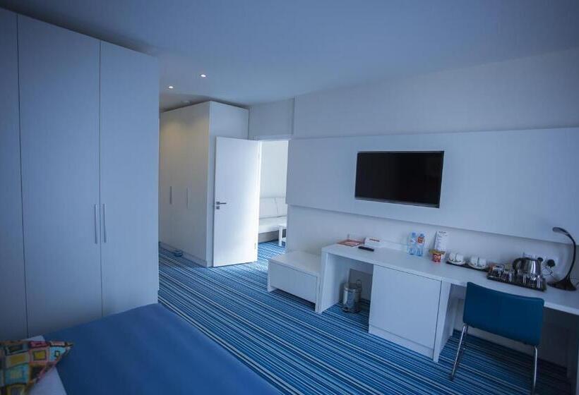 اتاق خانوادگی با چشم‌انداز دریا, Aparthotel Tangerine