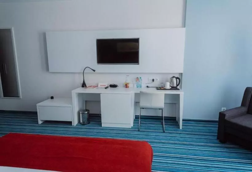 اتاق سه نفره دلوکس با چشم‌انداز دریا, Aparthotel Tangerine