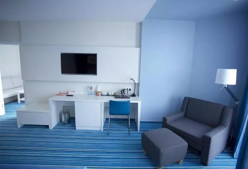 اتاق خانوادگی با چشم‌انداز دریا, Aparthotel Tangerine
