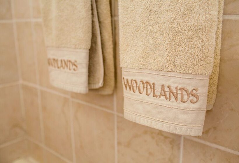 خانه 2 خوابه, Woodlands Stop Over And Lodge