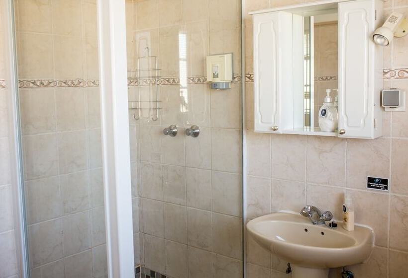 خانه 2 خوابه, Woodlands Stop Over And Lodge