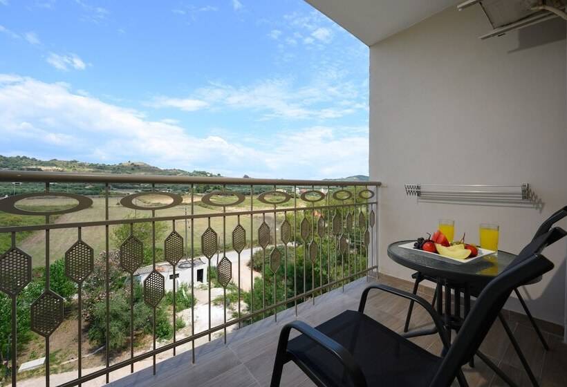 חדר סטנדרט נוף לגינה, Ninos Grand Beach Resort