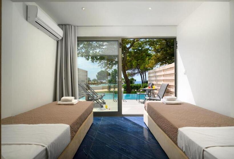 Люкс Deluxe Вид на Море, Ninos Grand Beach Resort
