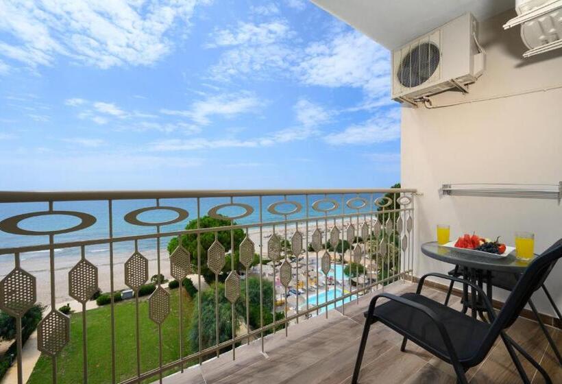 חדר משפחתי נוף לים, Ninos Grand Beach Resort