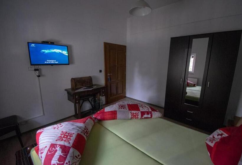 اتاق استاندارد با سرویس بهداشتی مشترک, Holiday Park Hajducka Cesma