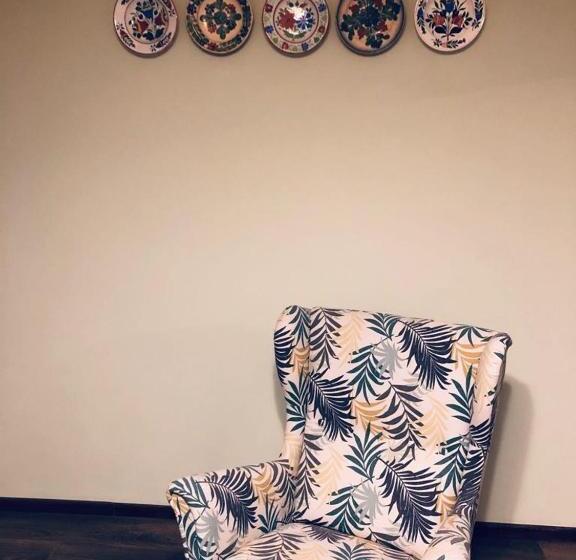 דירת חדר, Popasul Din Pietrar