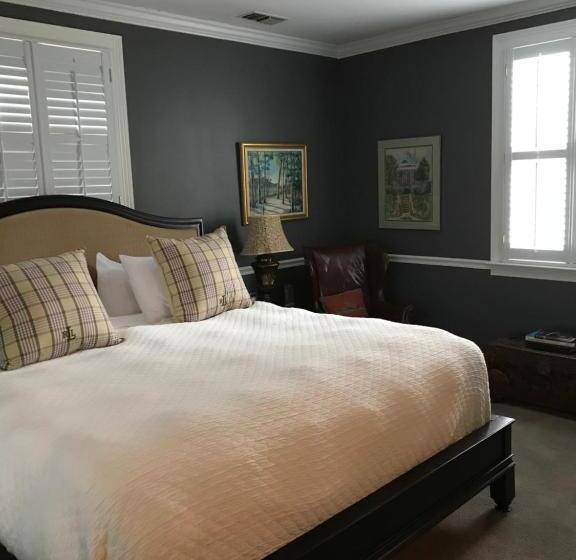 اتاق لوکس با تخت بزرگ, Springwood Inn