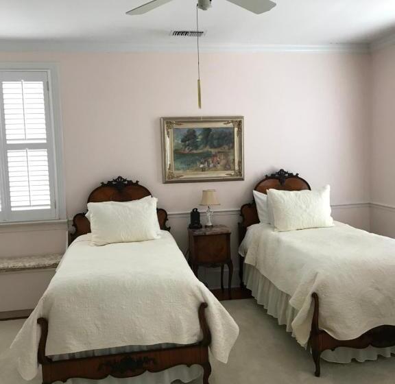 豪华房间, Springwood Inn