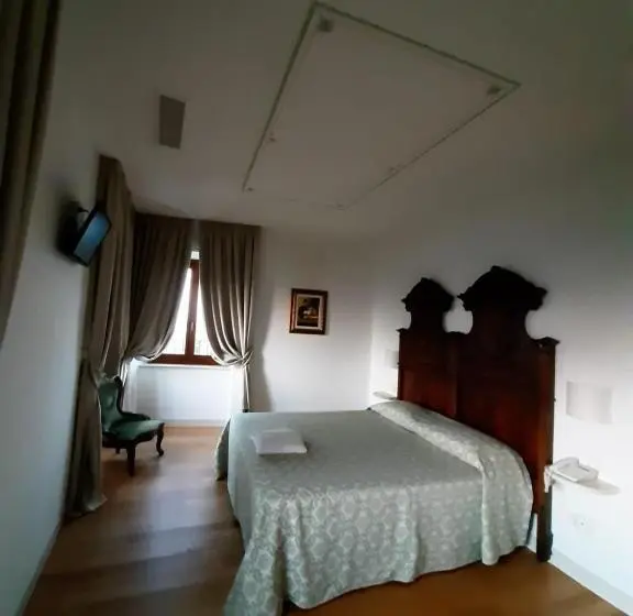 Perhehuone, Palazzo Riccucci