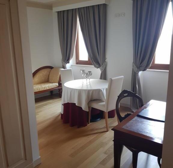 סוויטה, Palazzo Riccucci