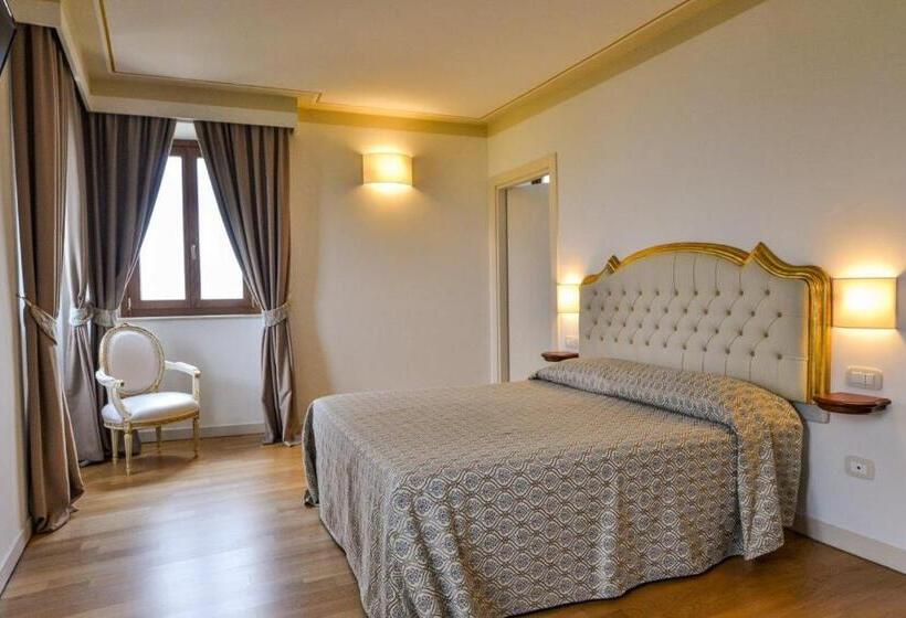 סוויטה, Palazzo Riccucci