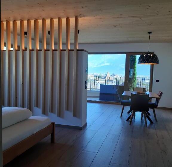 디럭스 스튜디오, Pschoalhof