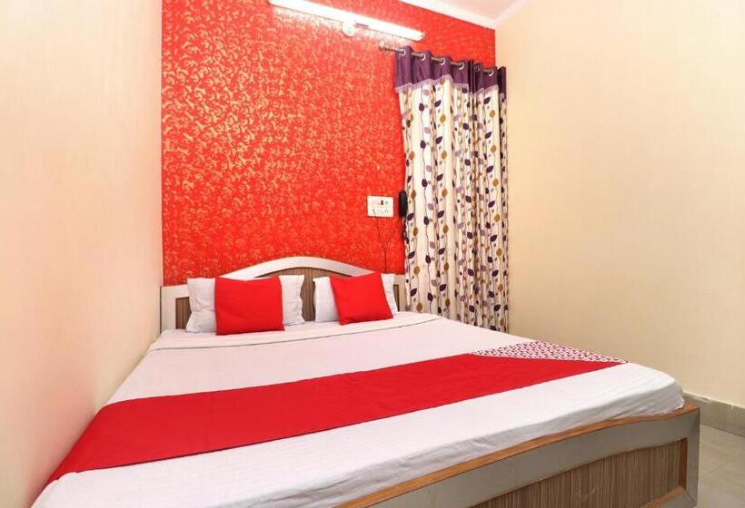 트리플 클래식 룸, Oyo Hotel Flourish