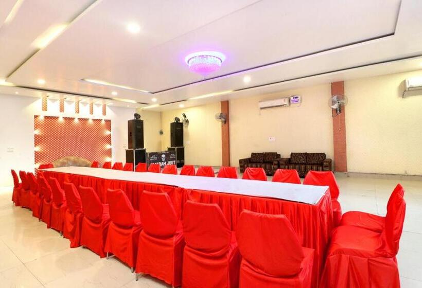Трехместный Номер Классика, Oyo Hotel Flourish