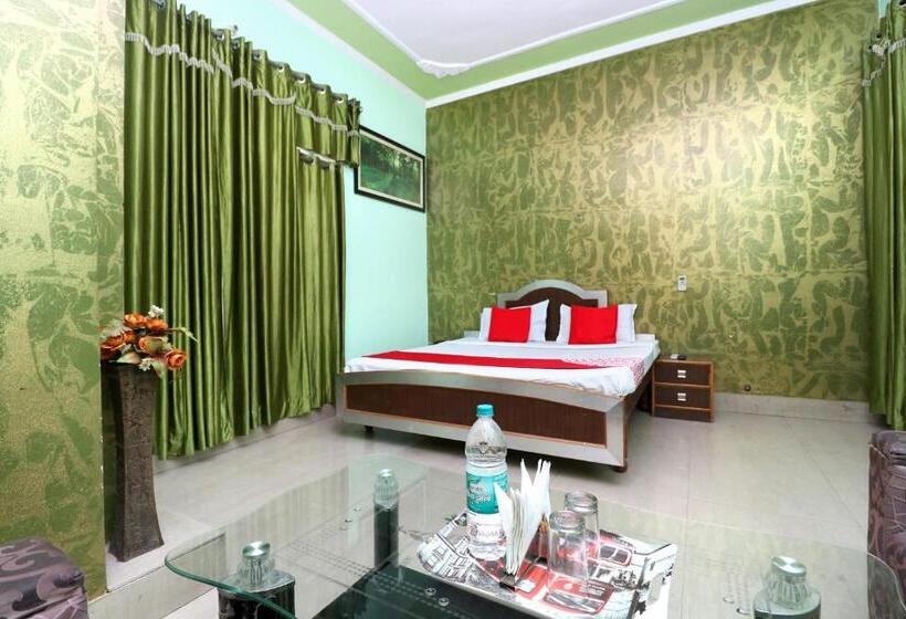 Трехместный Номер Классика, Oyo Hotel Flourish