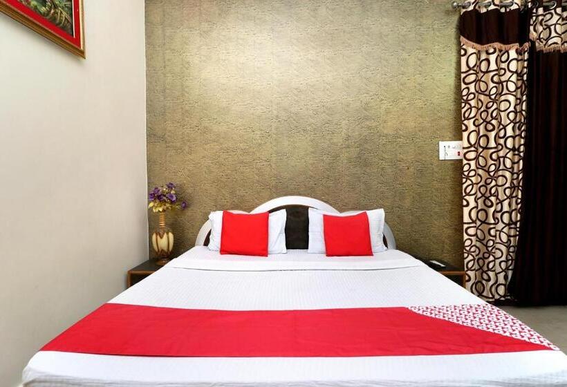 트리플 클래식 룸, Oyo Hotel Flourish