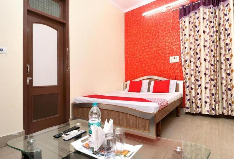 Трехместный Номер Классика, Oyo Hotel Flourish