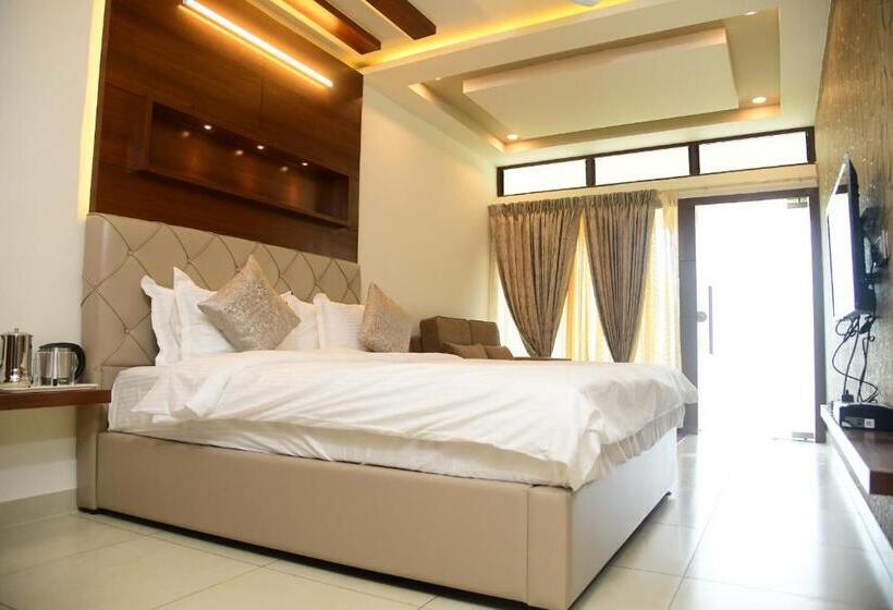 חדר דחוקס עם מיטת קינג, Biranji Aqua Retreat