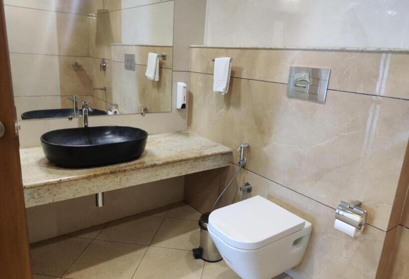 חדר דחוקס עם מיטת קינג, Biranji Aqua Retreat