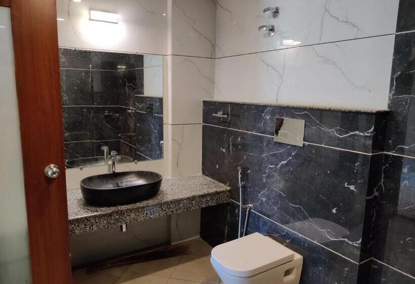 חדר דחוקס עם מיטת קינג, Biranji Aqua Retreat