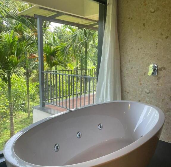 סוויטה עם ג'קוזי, Biranji Aqua Retreat