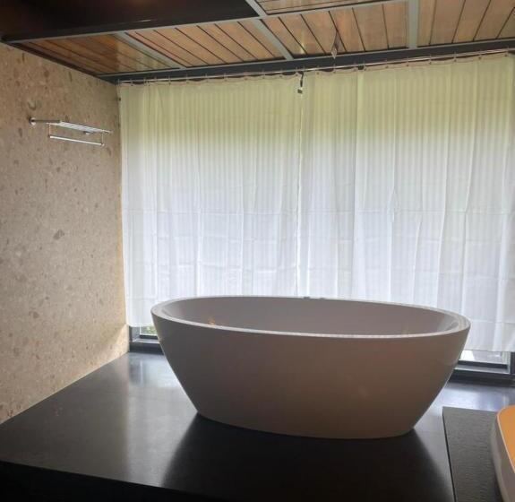 带按摩浴盆的套房, Biranji Aqua Retreat