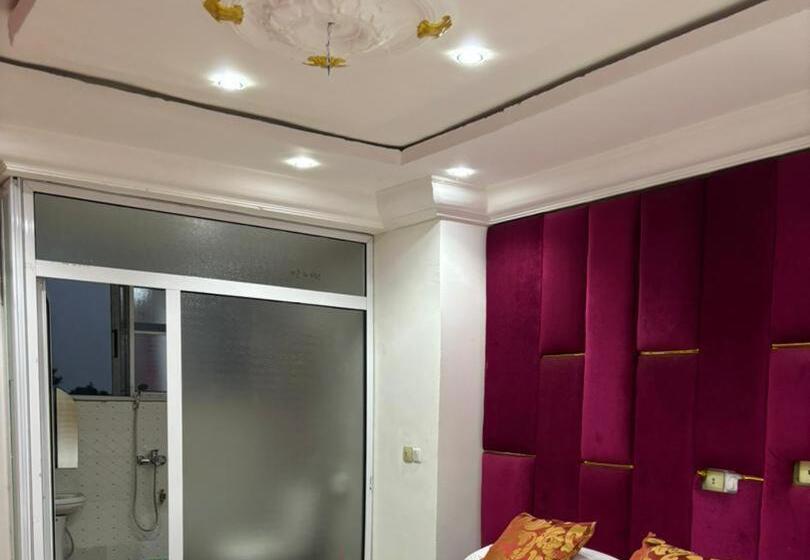 חדר סטנדרט עם מיטת קינג, L Empire