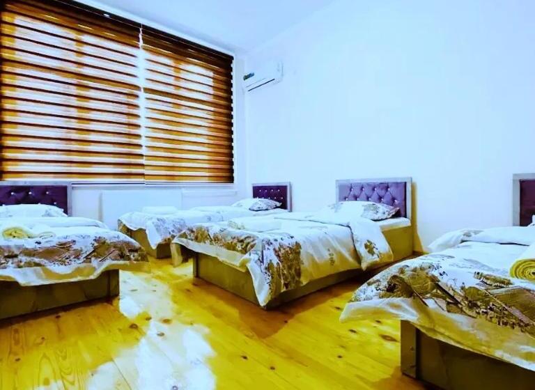 חדר סטנדרטי לארבעה עם חדר אמבטיה משותף, Minor Hostel Bukhara