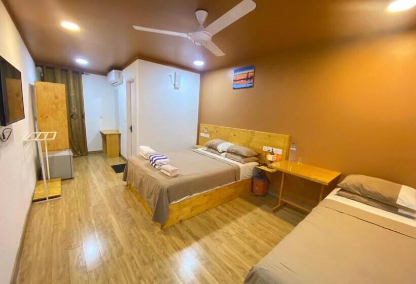 اتاق لوکس سه تخته, Ever Blue Guest House