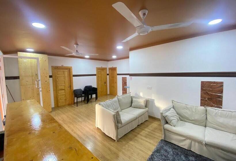 اتاق لوکس سه تخته, Ever Blue Guest House