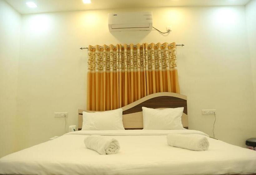 Deluxe Room, Rudraksh Nagthane