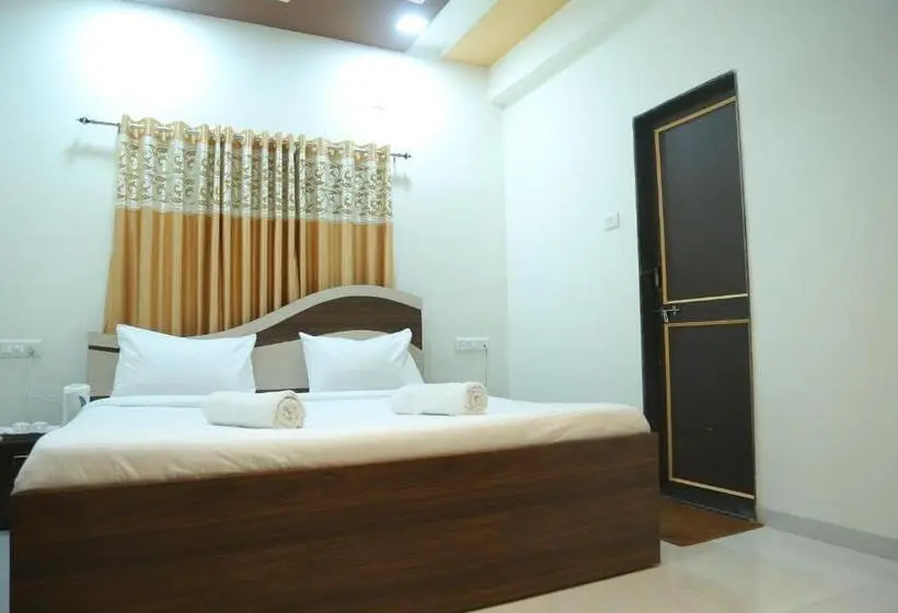 Standard-huone, Rudraksh Nagthane