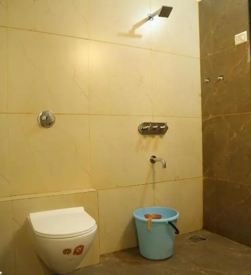 Standard-huone, Rudraksh Nagthane