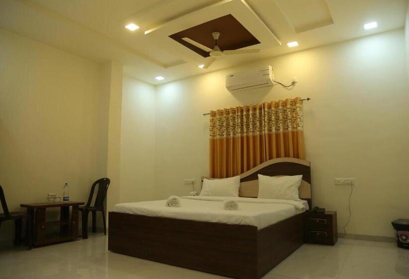 Deluxe Room, Rudraksh Nagthane